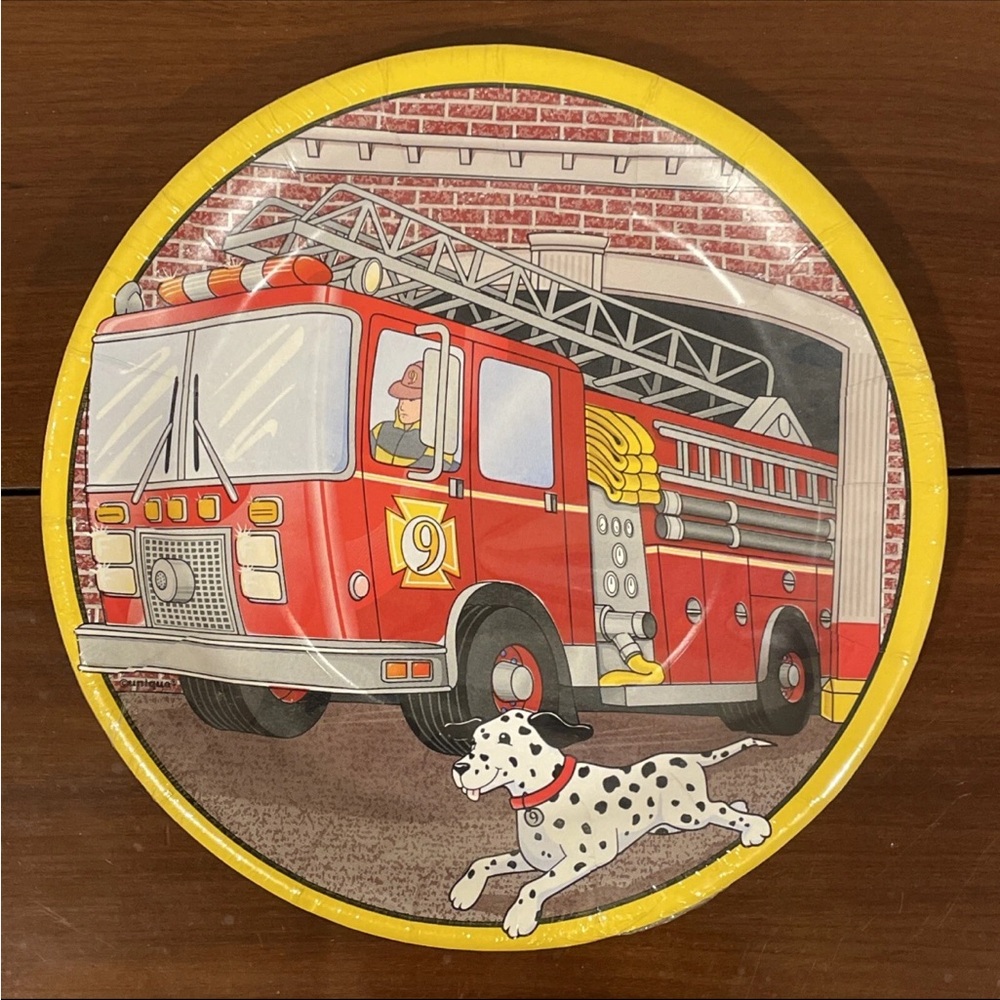 DALMATIAN Red FIRE ENGINE Truck PAPER PLATES 8 Ct 9” UNIQUE #10245 Vintage Dog